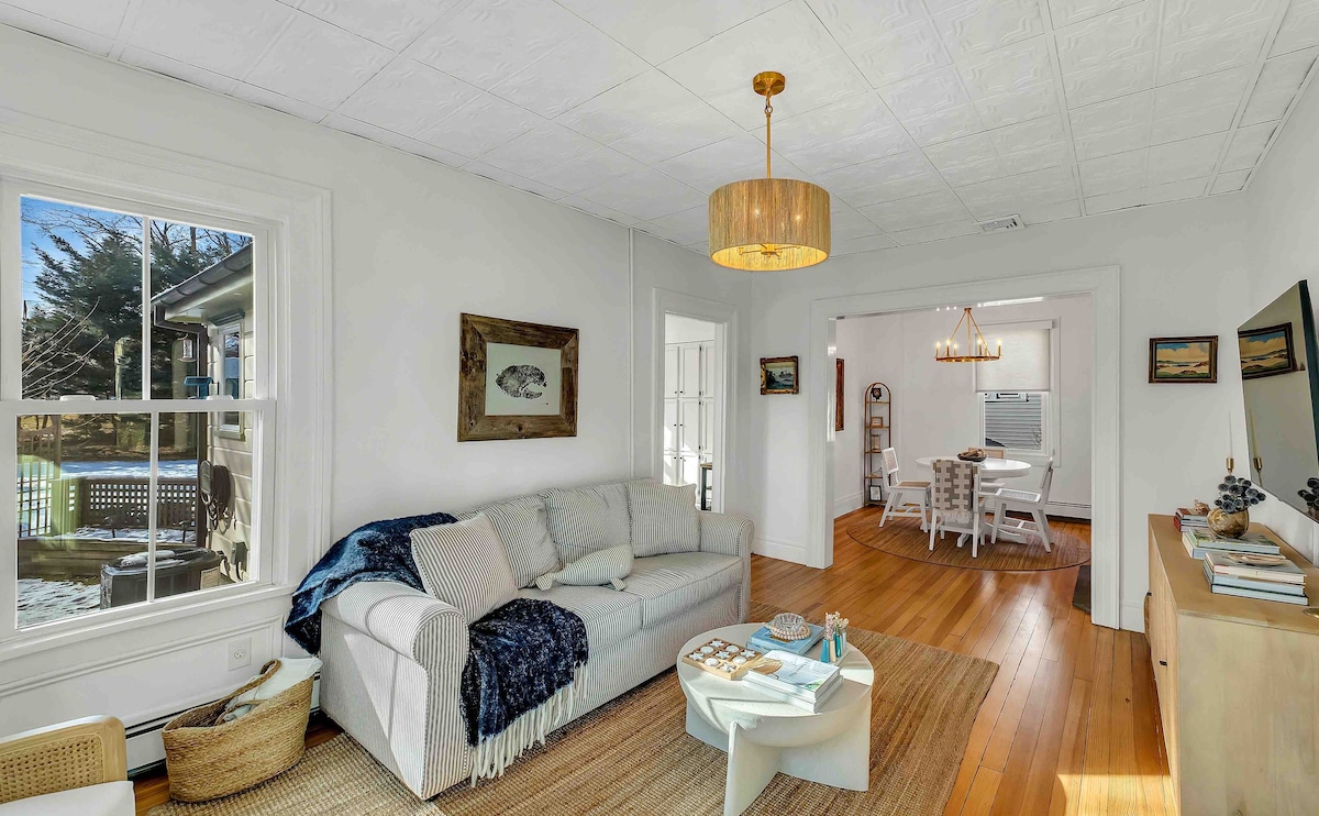 The Lucky Oyster Est 1886 | 3BD/2BA, Walk to Town