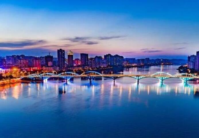 张公桥好吃街2室2厅1厨1卫观城市夜景-花栖民宿1号房