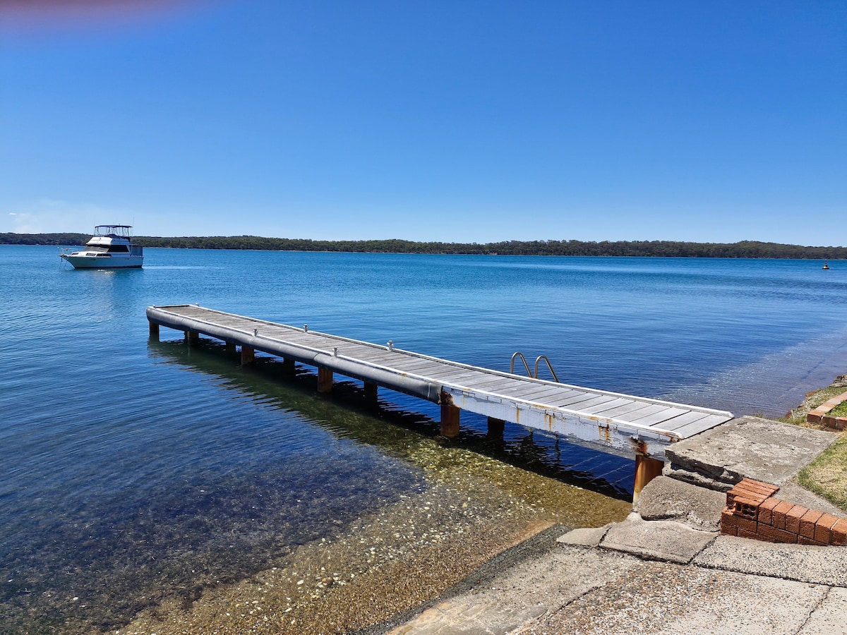 Sunshine On The Water Absolute Waterfront & Jetty