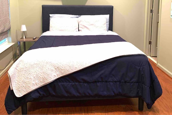 private, cozy bed & bath in ashburn! near dulles!