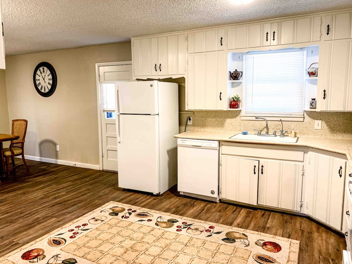 ★Clean&Comfy★3BR/1.5BA Home★EZ access to CNTRL LBK