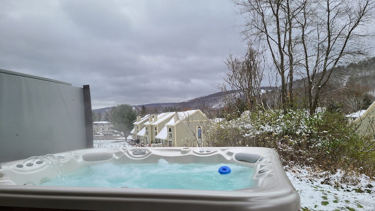 Redroof Ellicottville Chalet sauna 8' hot tub
