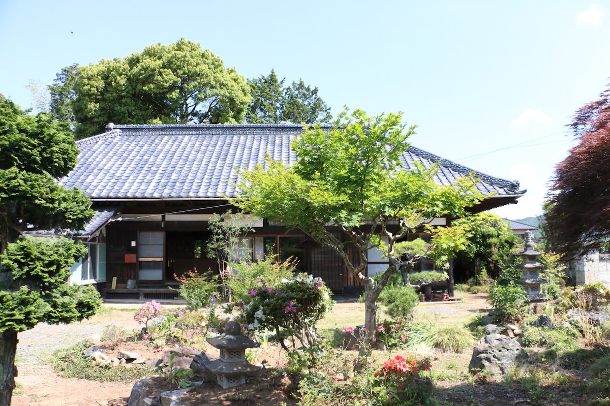 明治33年建立の貸切古民家利便と自然のバランスがちょうど良い 100坪の外庭でbbqやテント泊も 常陸太田市民宿