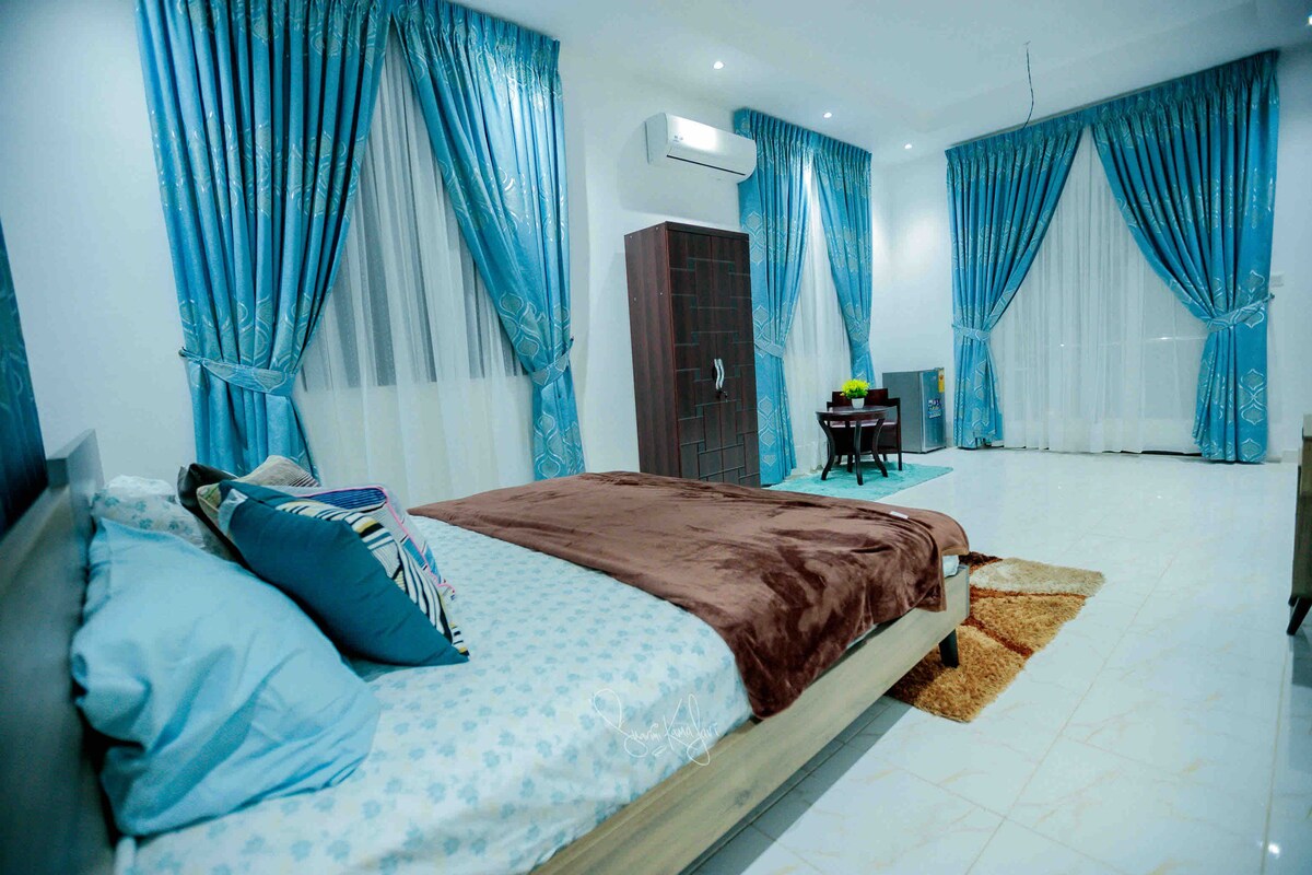 4 Bedroom Luxury Apartment