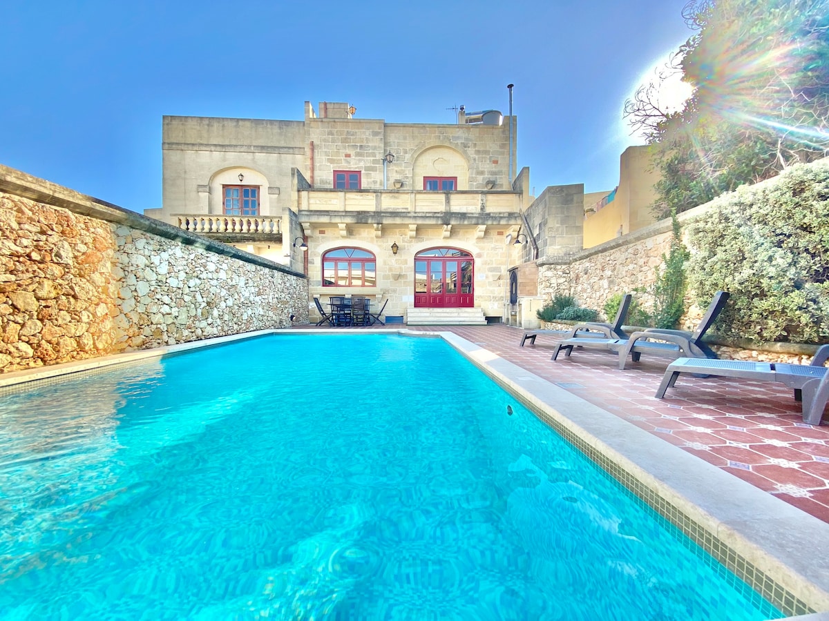 Villa Rossa Gozo ❤️ 5 bdrm ensuite w pool & jacuzzi