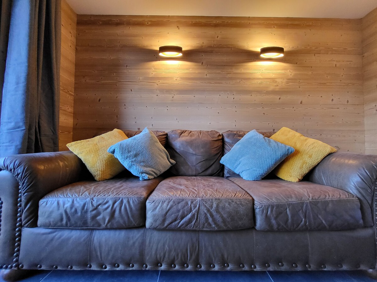 New *No 36* sleeps 8, Nr Morzine