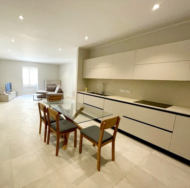 Lovely 2 Bedrooms flat in Merchant Street Valletta