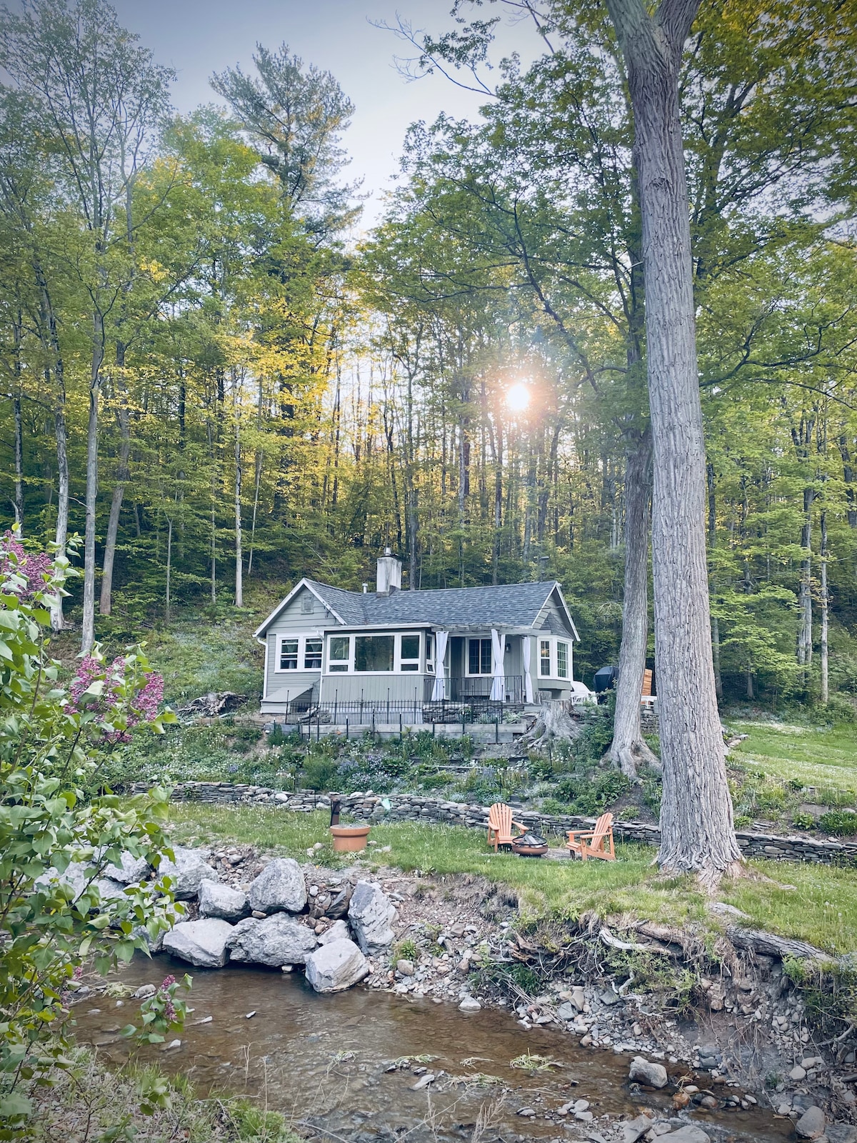 Bristol Retreat Cottage ，带热水浴缸的溪畔