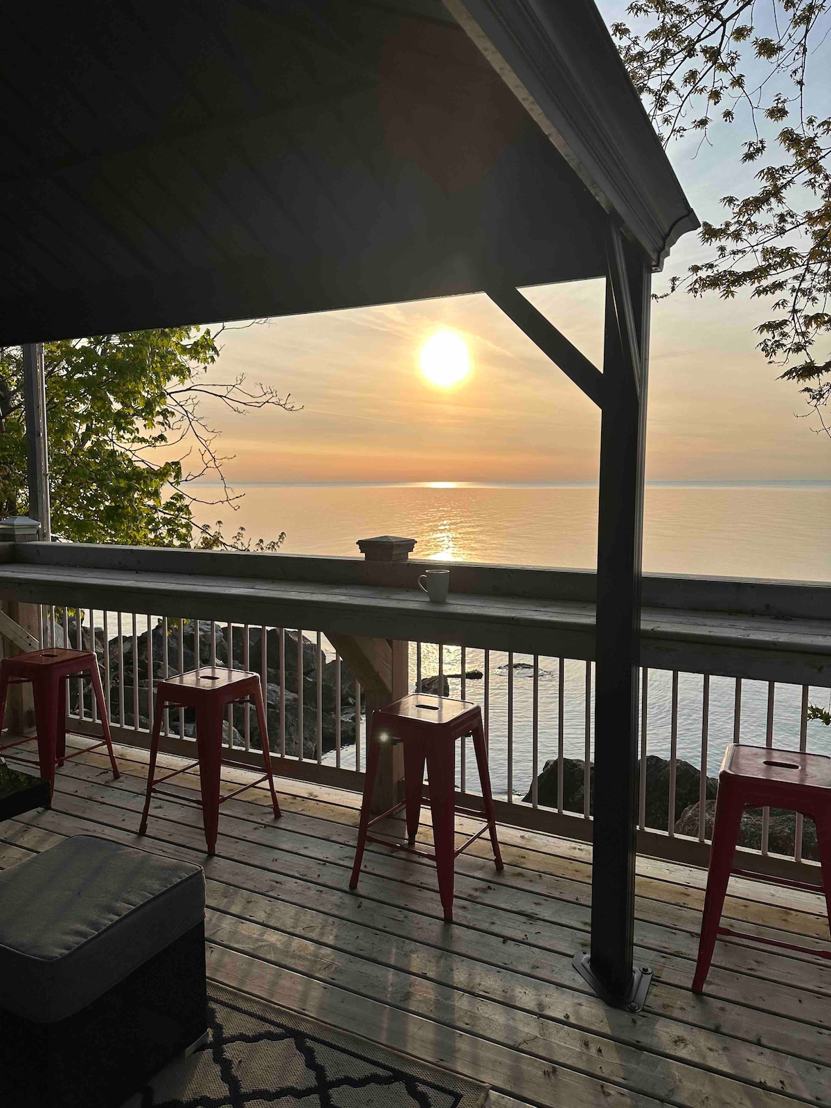 Scenic Lakefront Cottage w/ HotTub+Detached Bunkie