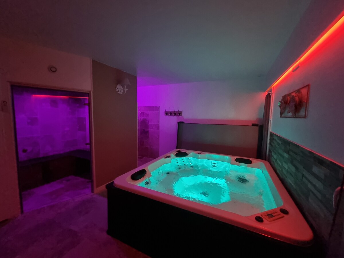 舒适的套房，配备私人热水浴缸和土耳其浴缸