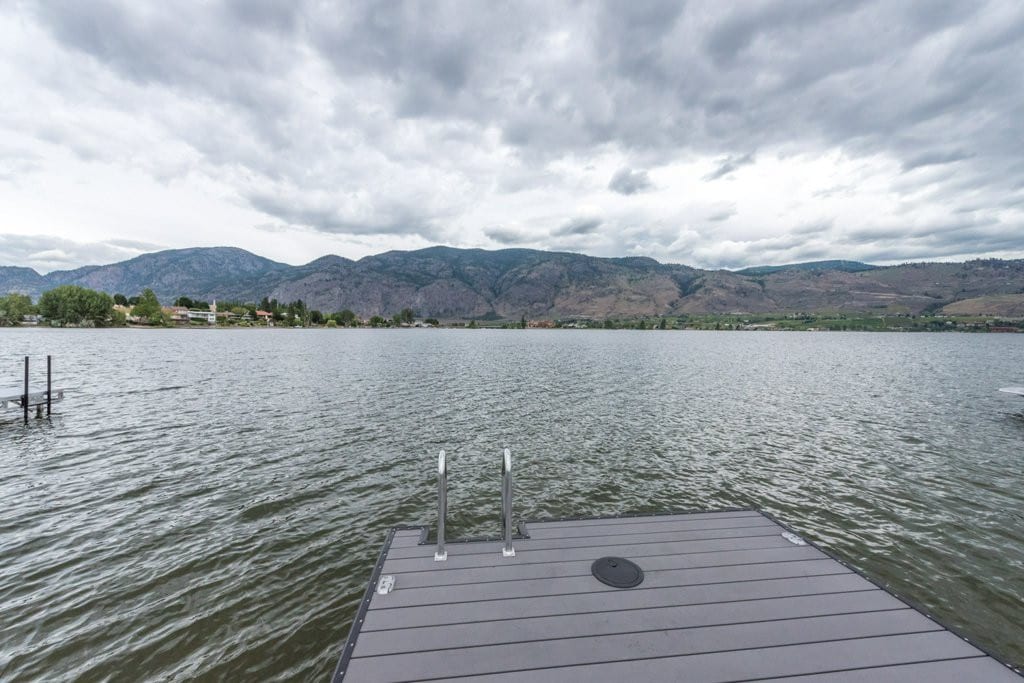 奥索尤斯湖（ Lake Osoyoos ）经过翻修的海滨房源！