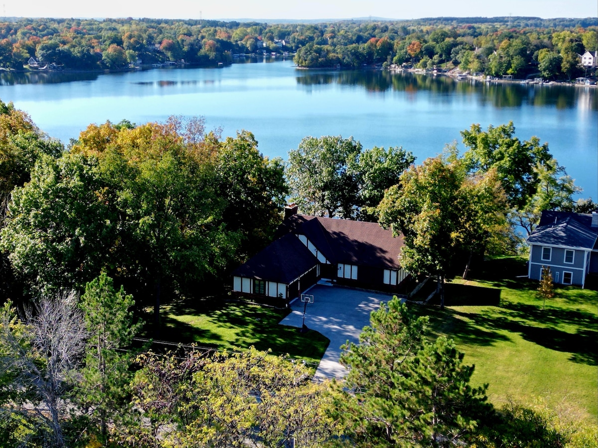 宽敞的湖畔别墅，景色优美