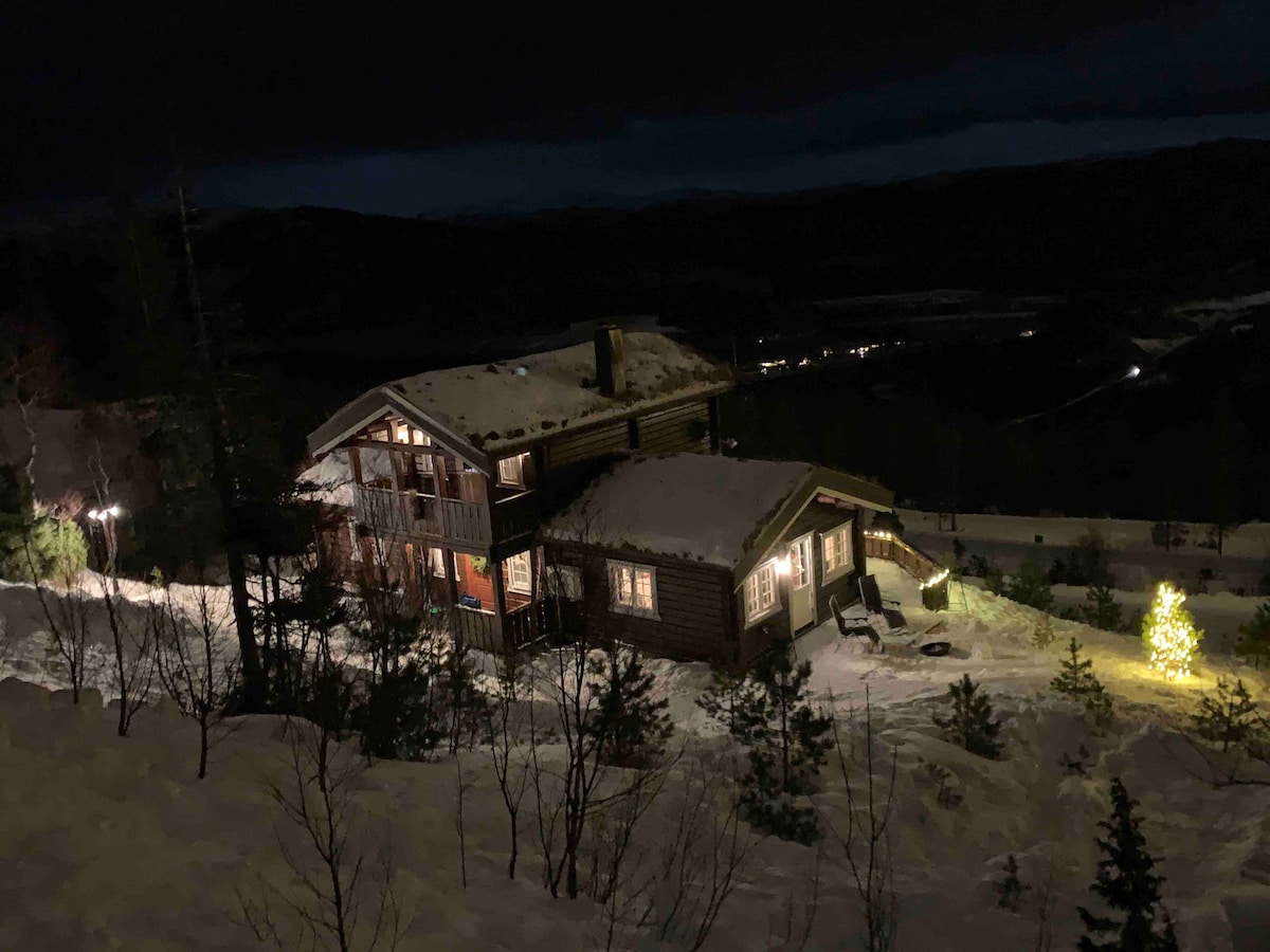 Romslig fjellhytte med nydelig utsikt i Grong