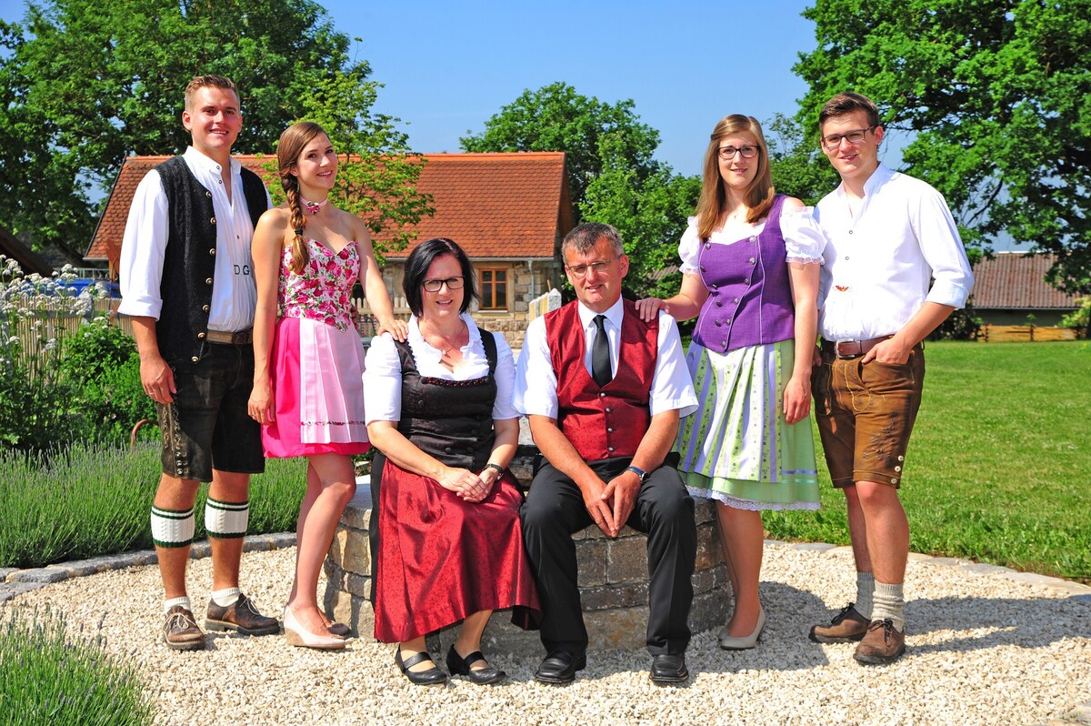 Ferienhof Gögelein (Feuchtwangen), Ferienwohnung Apfel mit großem Wohnbereich