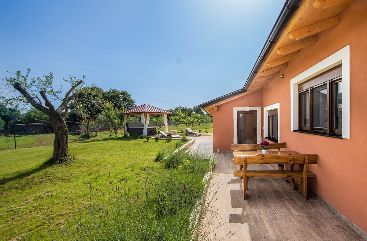 Villa Betiga 2, with pool and jacuzzi