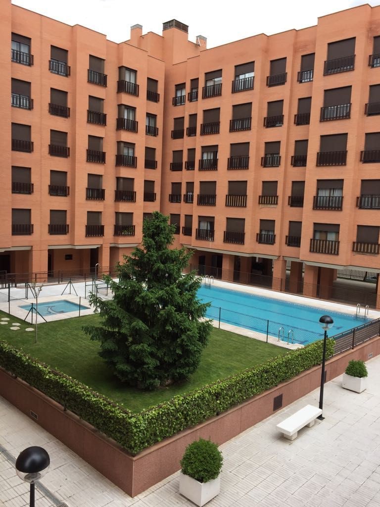 马德里公寓-最多4位房客。