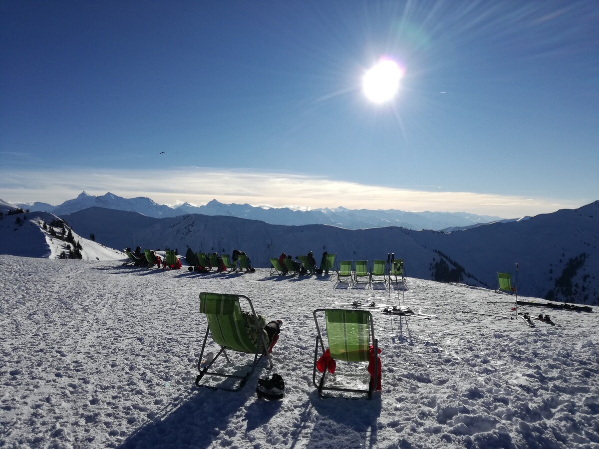 位于塞雷-切瓦利埃（ Serre-Chevalier ）山坡（ Serre-Chevalier ）的单间公寓+露台