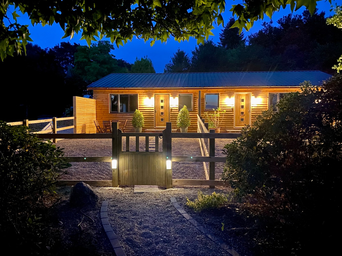 The Old Garage {Lodge One} 2 bed countryside views