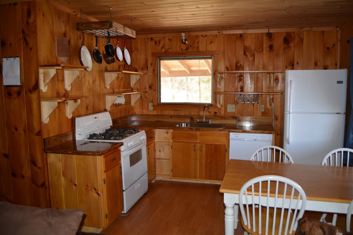 舒适的2卧室小木屋，距离原始的阿明顿湖（ Lake Armington ）英寸