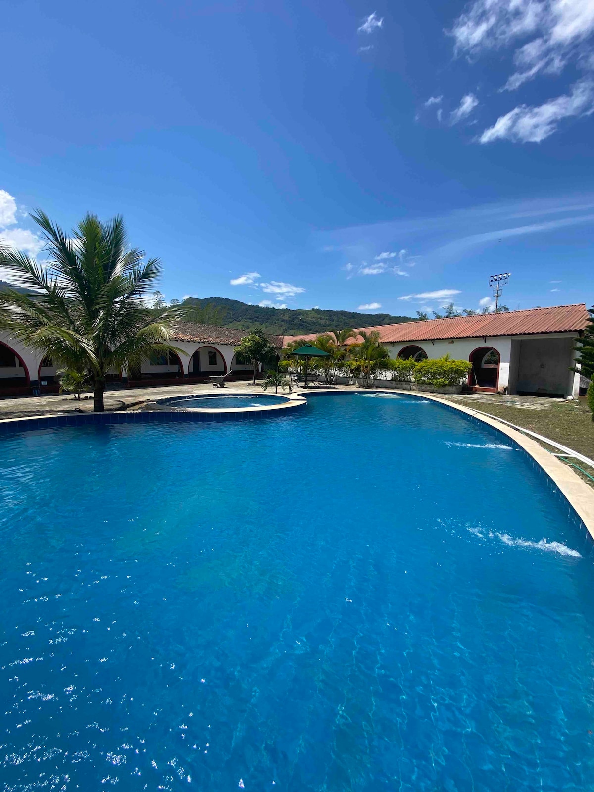 Habitación doble clásica con vista a la piscina