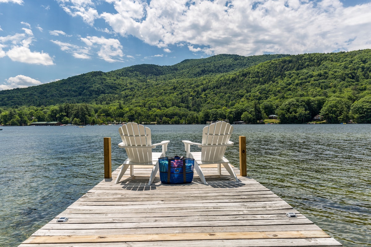 苏纳皮湖（ Lake Sunapee ）海滨，距离苏纳皮山（ Mount Sunapee ）