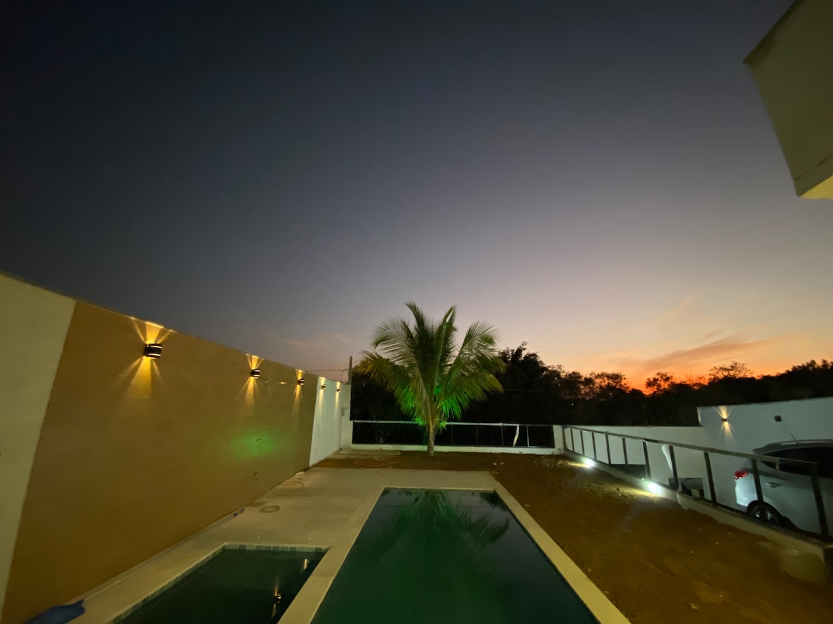 Villa Vista da Enseada- 3 suítes c/ ar e piscina