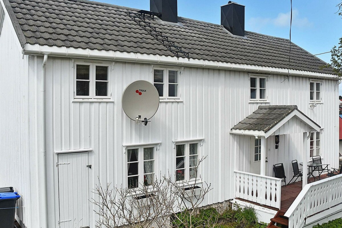 8 person holiday home in averøy