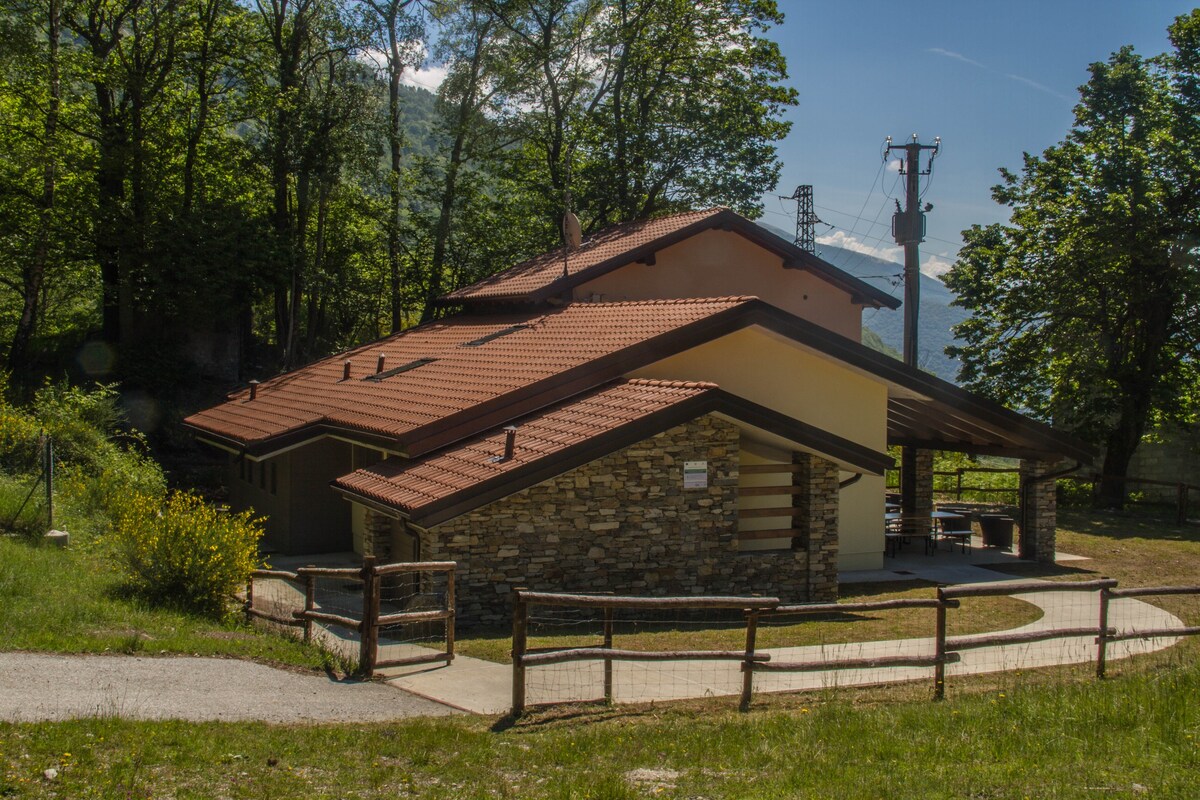 Alpine chalet sul Lago Maggiore小团小团体