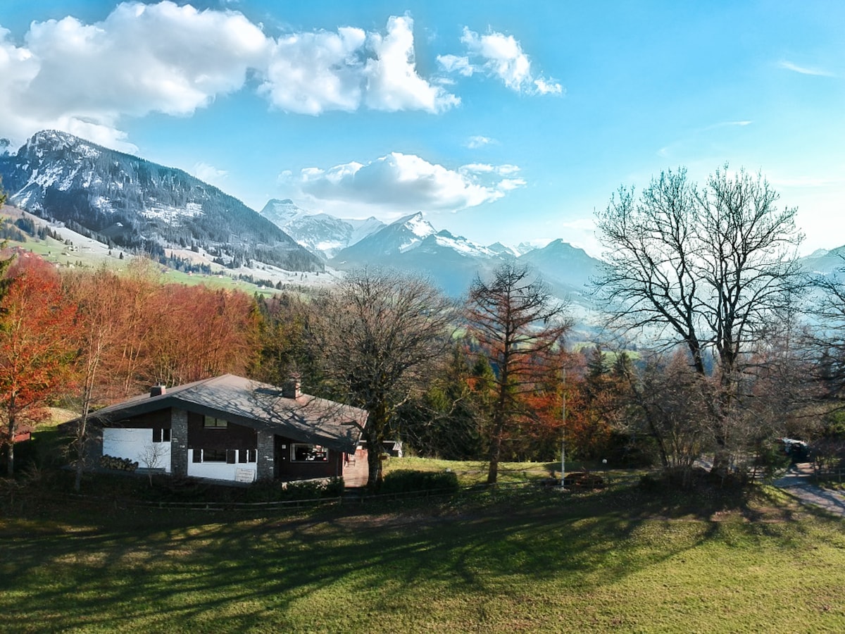 瑞士阿尔卑斯山区与世隔绝的山间别墅