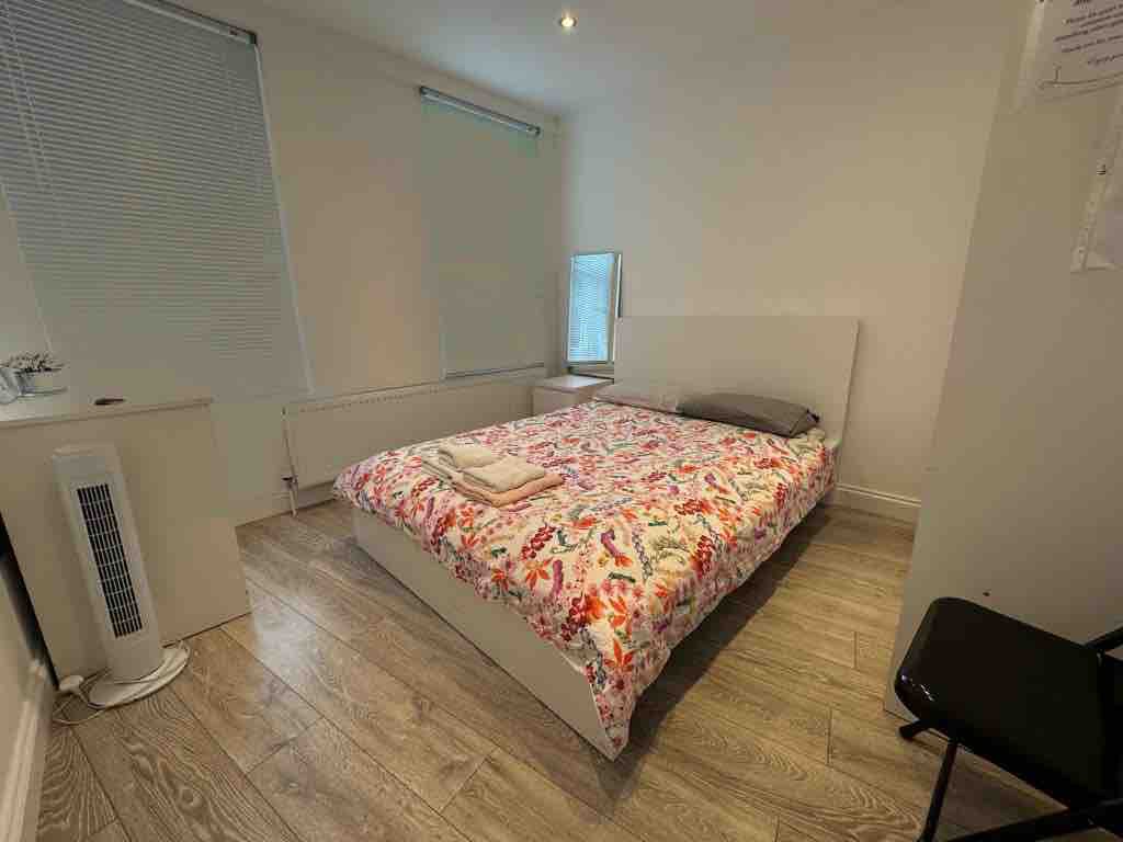 2 minutes from Oxford Street, Private Bedroom