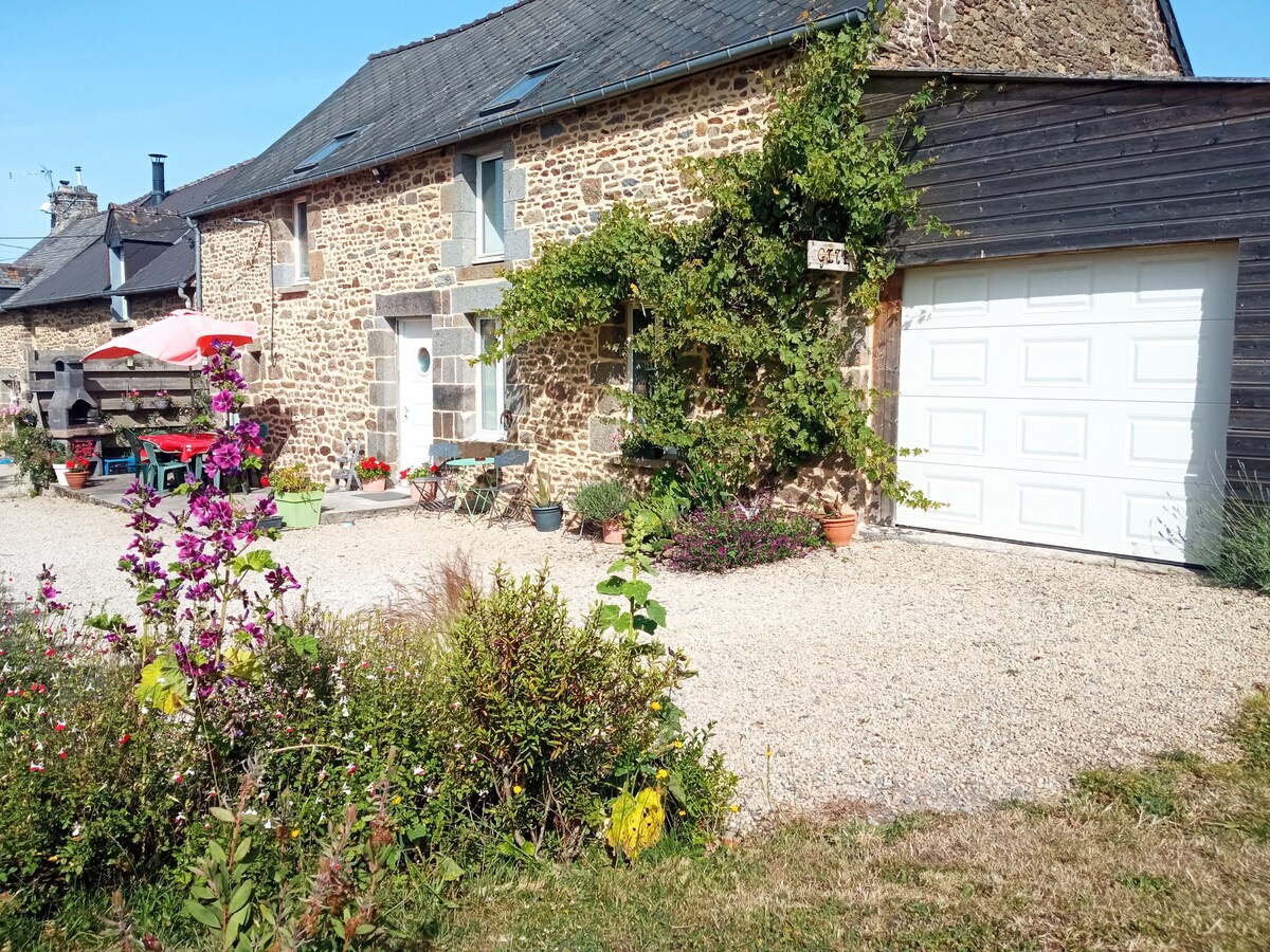 位于圣马洛（ saint-malo ）和圣米歇尔山（ Mont St Michel ）之间的疯狂小屋