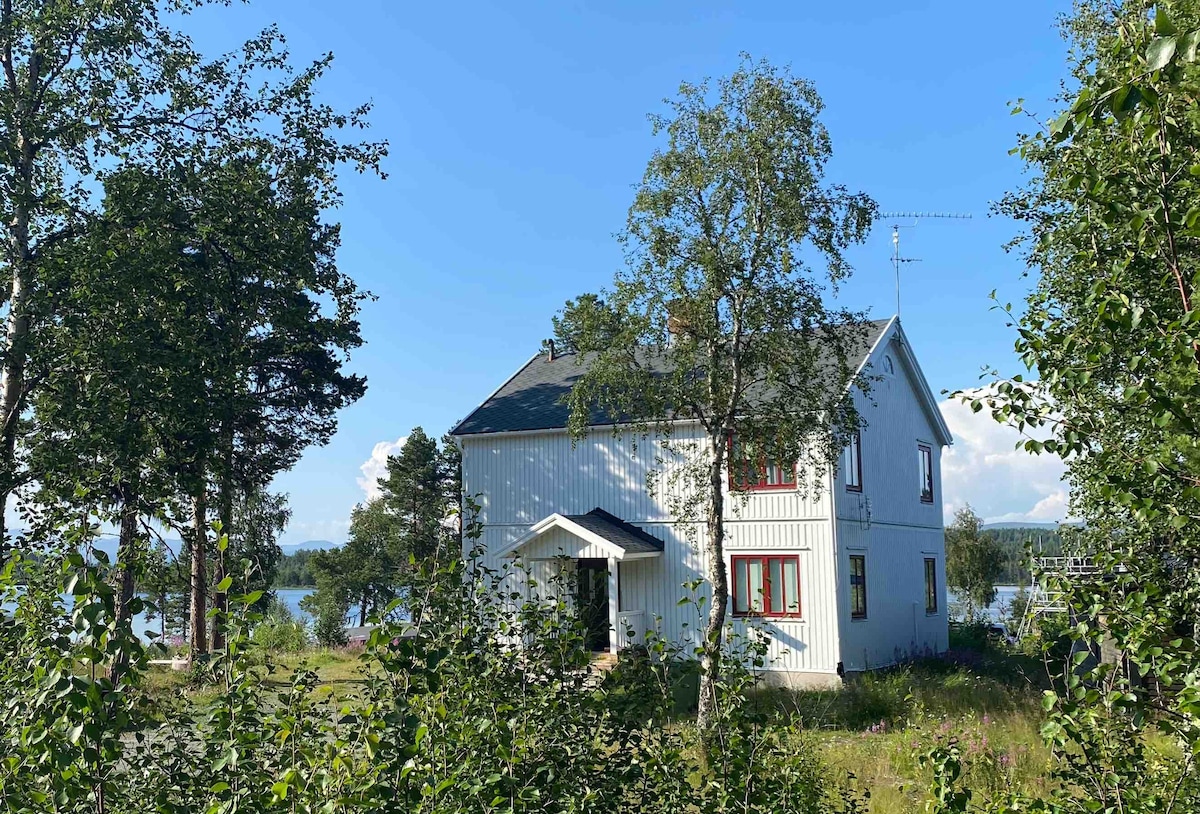 Jäckvik别墅-湖景、桑拿房和船只