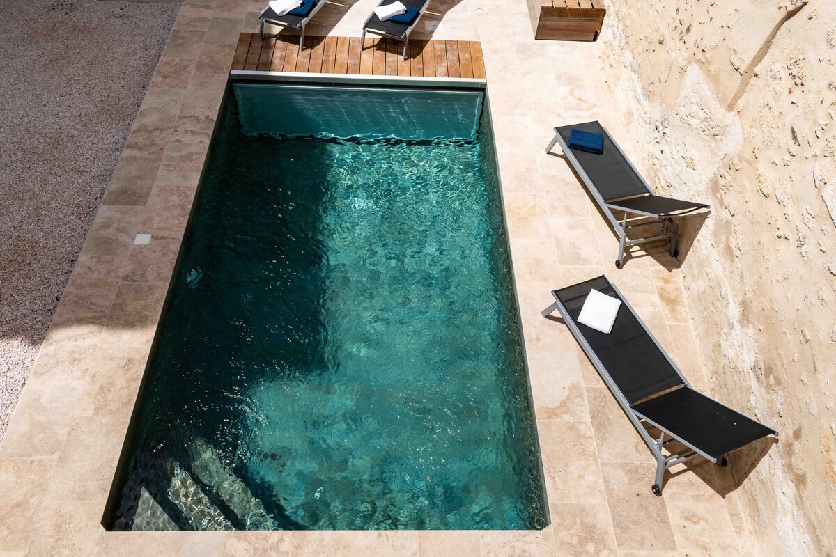 带泳池的特色房源，位于佩泽纳斯市中心