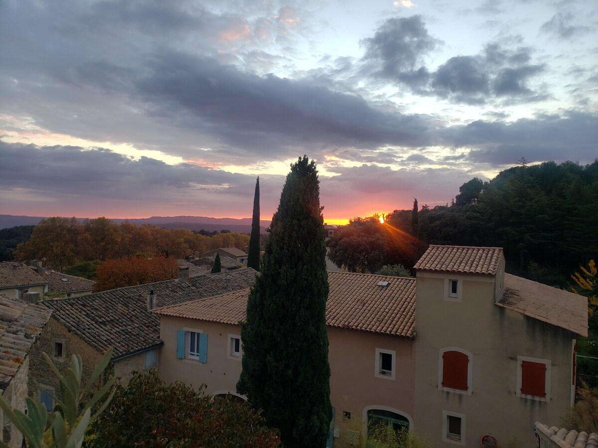 Le studio sur les toits au cœur du Luberon