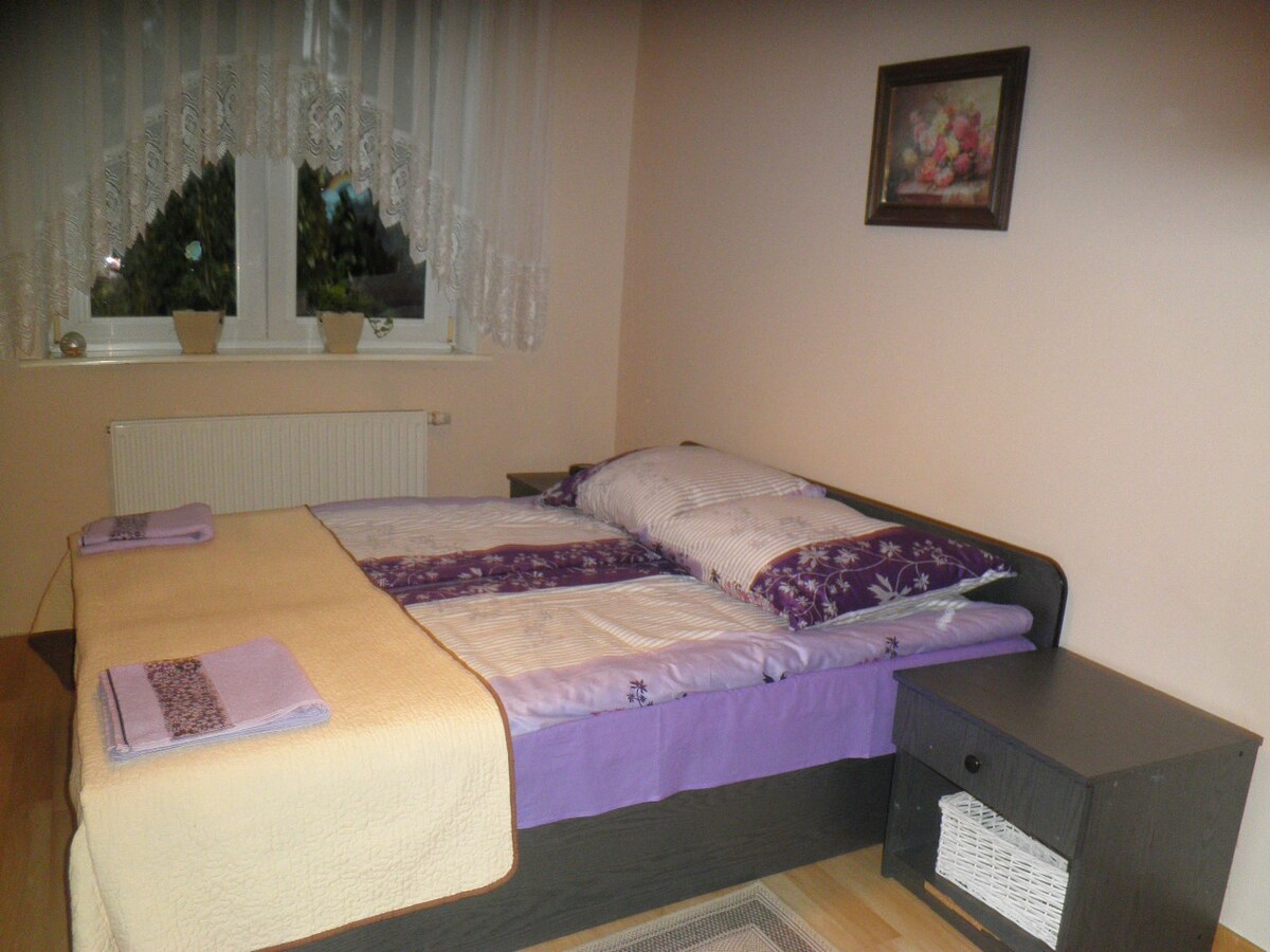 WIELICZKA - Double room with QUEEN SIZE BED.