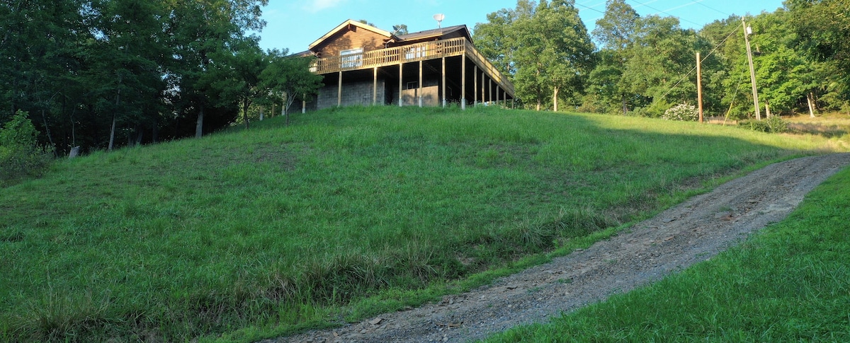 Hilltop Cabin Retreat -僻静且舒适！