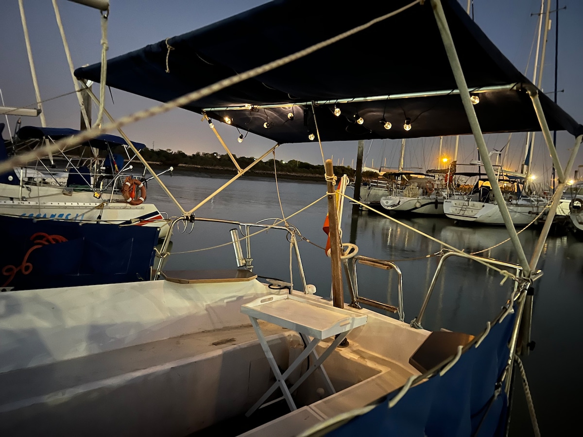 Velero en el corazón de el Puerto de Santa Maria