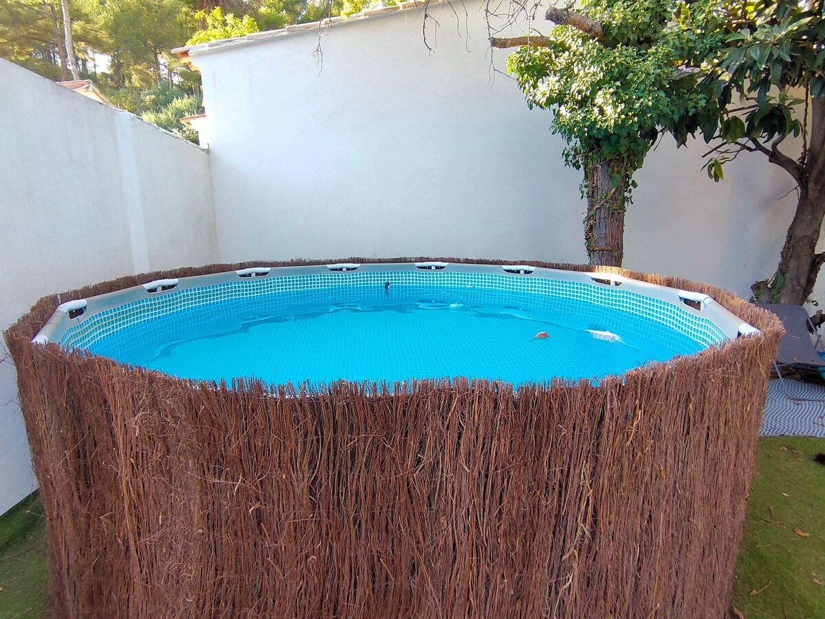 Maison sur Aubagne avec jardin et piscine.