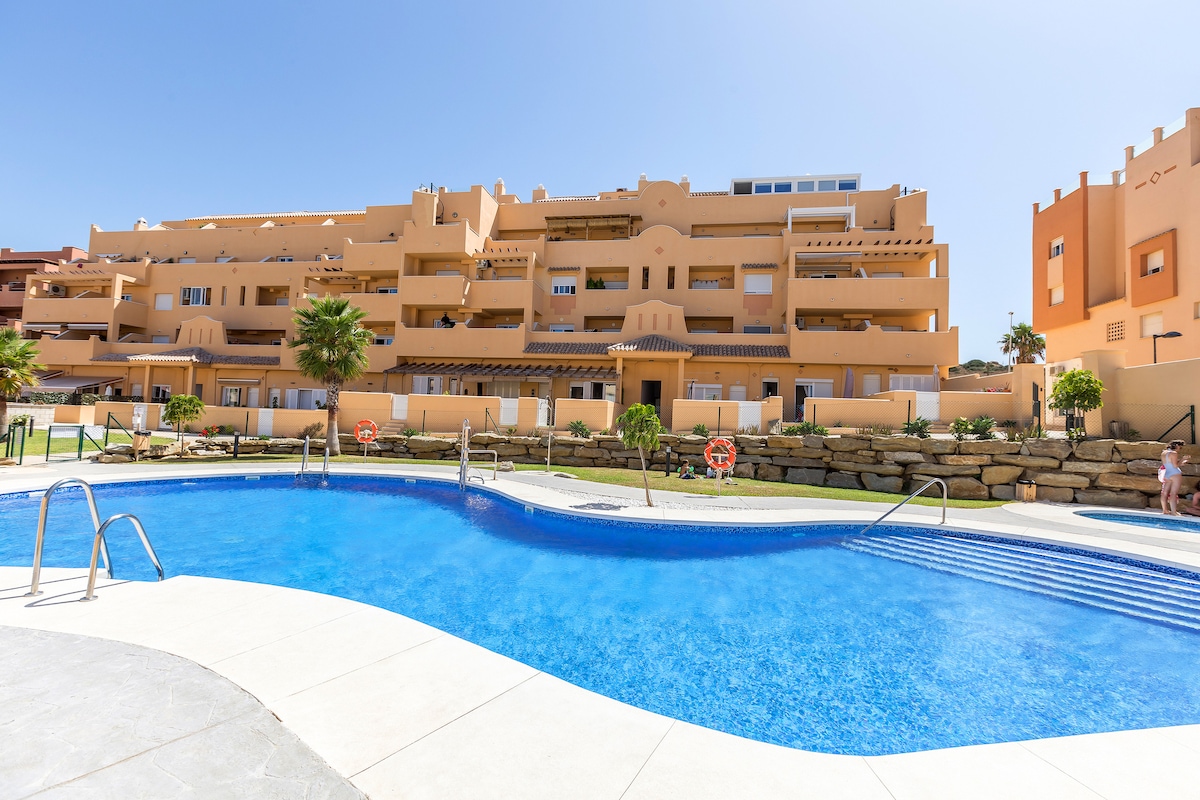 Bajo con jardín y piscina cerca de la playa 2 Dorm