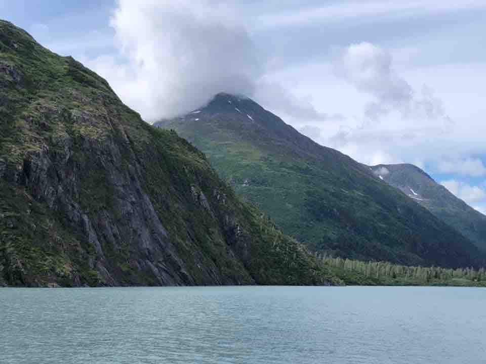 冰川山树林（ Glacial Mountain Grove ） --美丽的度假胜地