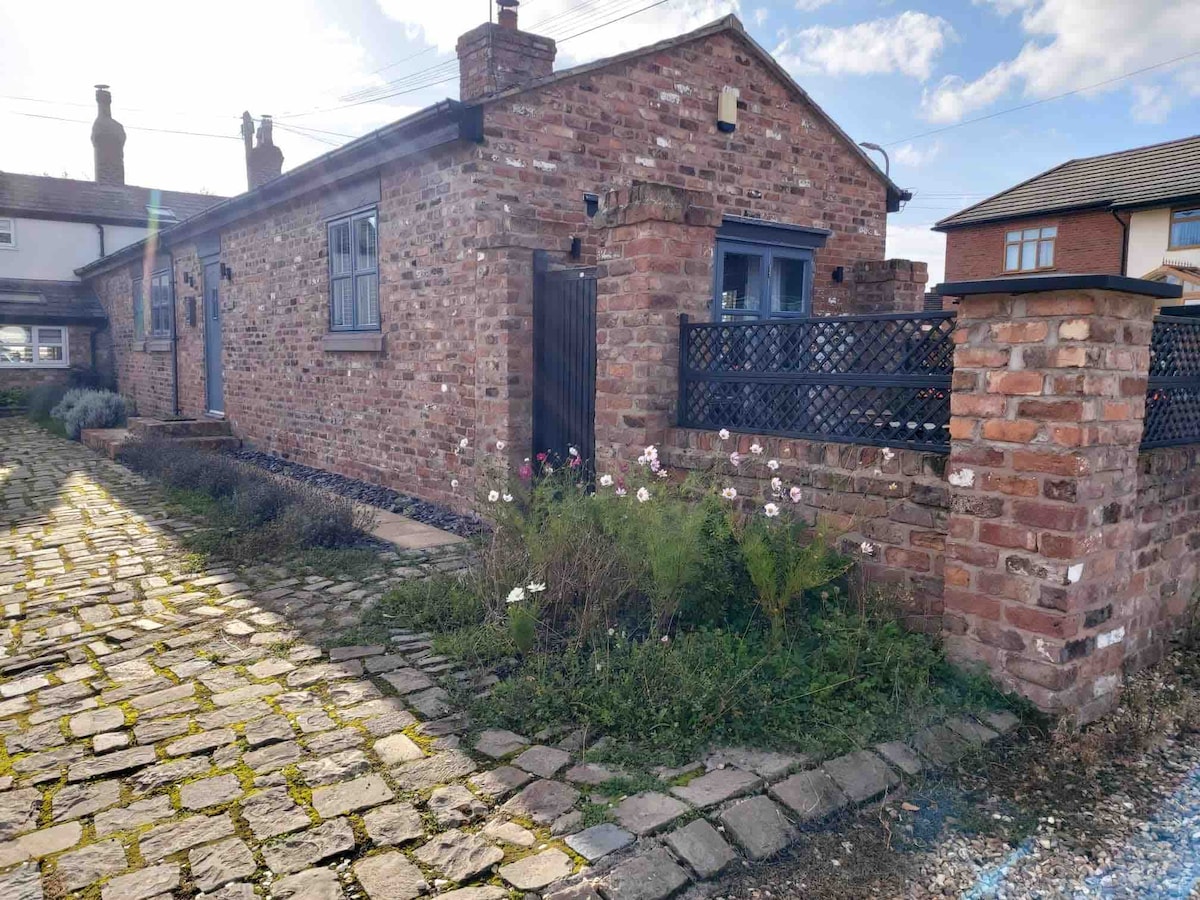 Cosy barn near Crosby beach and Liverpool