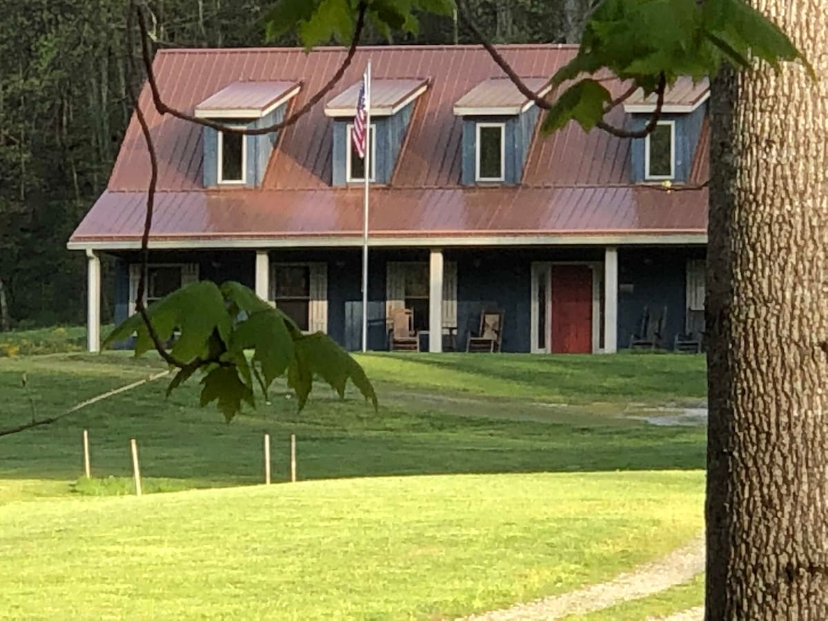 靠近加特林堡、鸽子锻炼场（ Pigeon Forge ）的宁静小木屋。