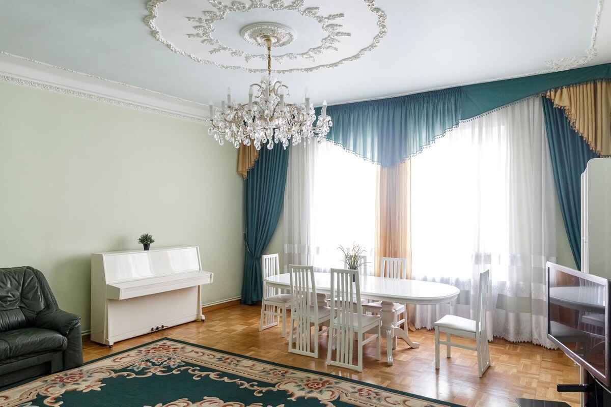 Grand apartment Lviv city center