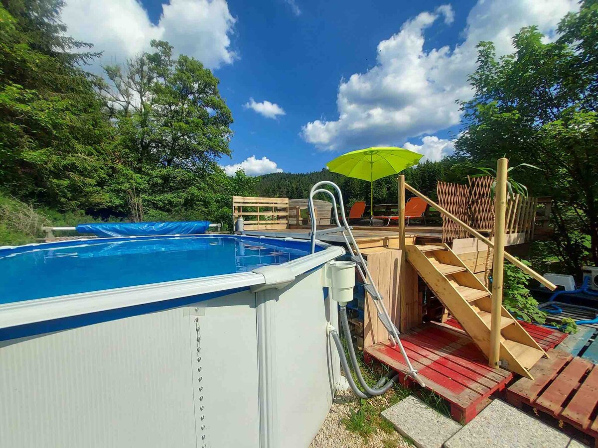 Cottage champêtre avec piscine privée.