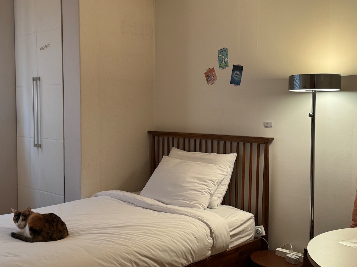 [Chicong住宿]靠近弘大区（ Hongdae ） ，温馨舒适的单身女性，仅共用房间#一个房间