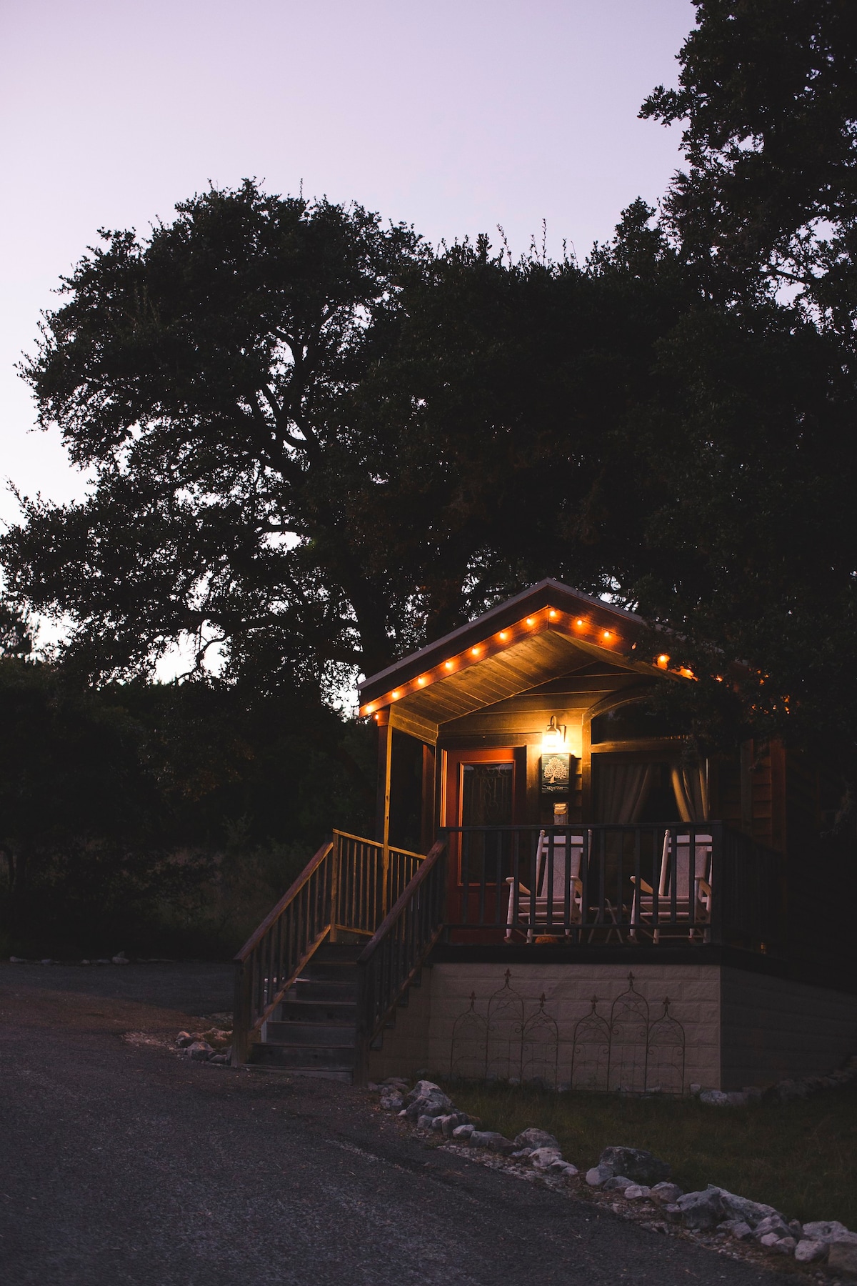 红岩（ Red Rock ）的小木屋：度假小木屋（ Retreat Cabin ） - 6间小木屋中的1间