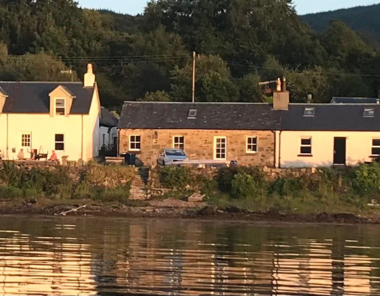 Waterfront fully renovated cottage on Loch Fyne