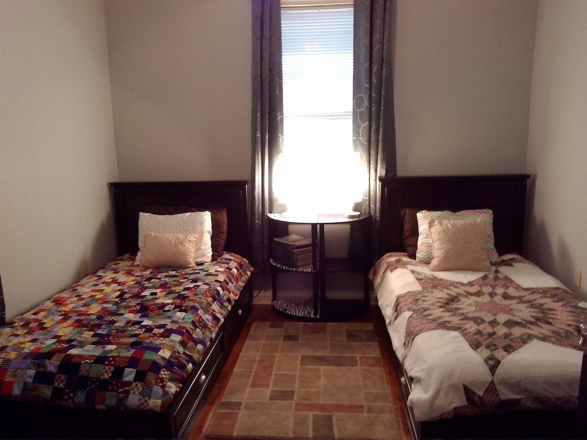 Large 2 bedroom/2bath for traveling professionals