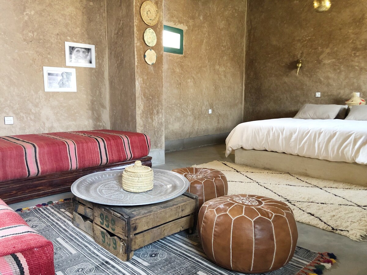 现代舒适的家庭沙漠住宿