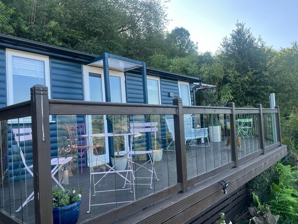 Unique dog friendly cabin in Llangollen.